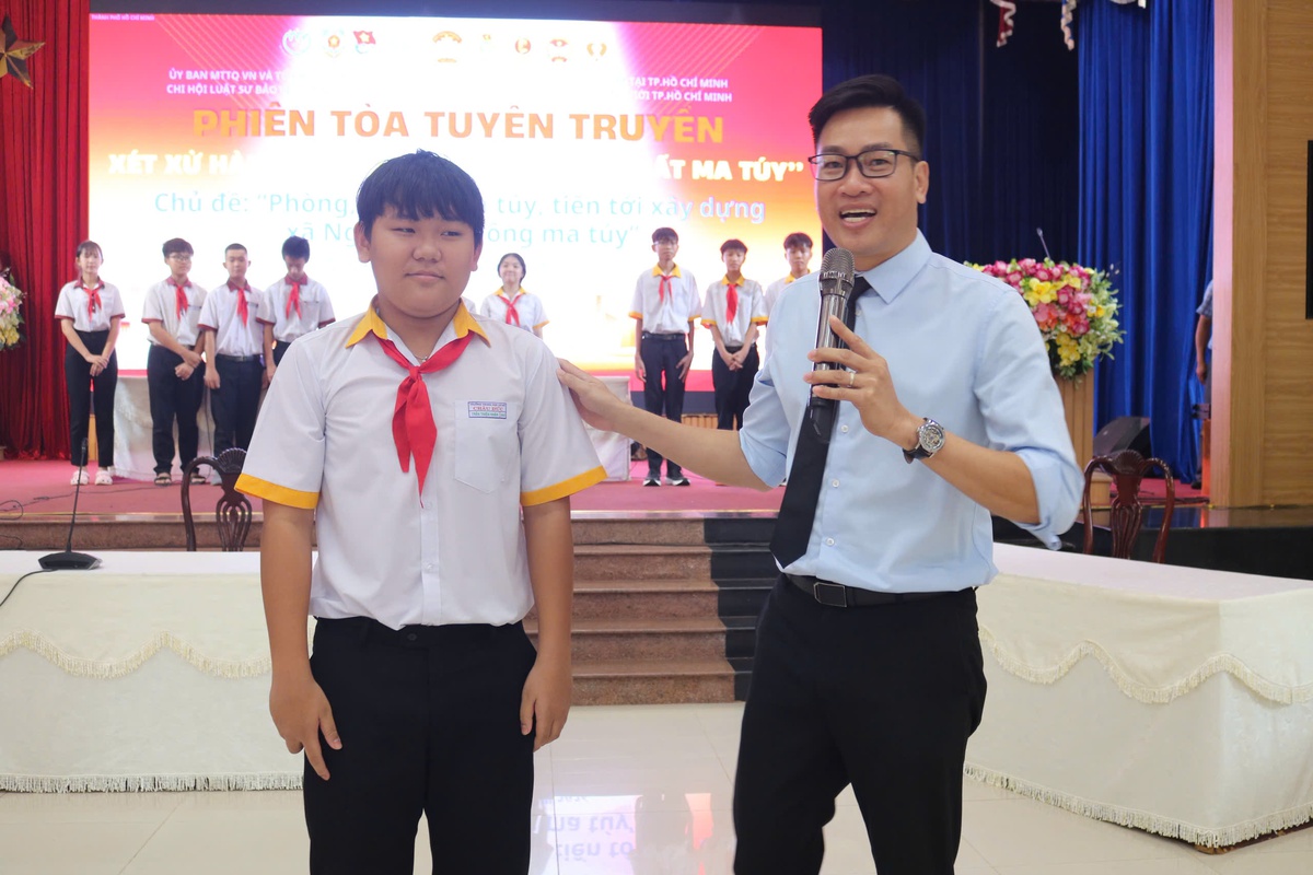 Học sinh lỡ nghiện ma túy trong nhiều năm tự nguyện báo công an thì có được khoan hồng?- Ảnh 2. Học sinh lỡ nghiện ma túy trong nhiều năm tự nguyện báo công an thì có được khoan hồng?- Ảnh 2.