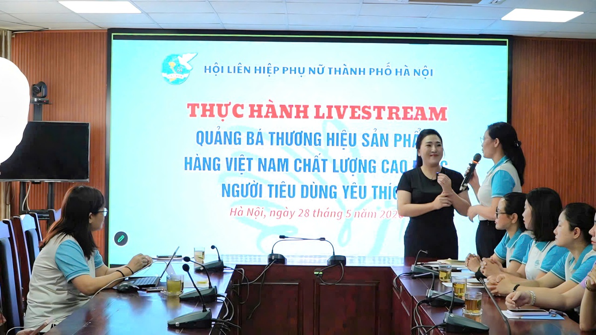 Hội LHPN Hà Nội: Tập huấn kỹ năng livestream quảng bá thương hiệu hàng Việt- Ảnh 2.