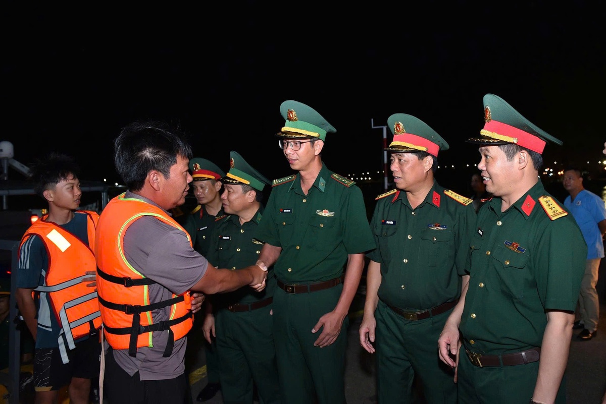 Tình hình sức khỏe của 11 thuyền viên gặp nạn tại Bạch Long Vĩ- Ảnh 2.