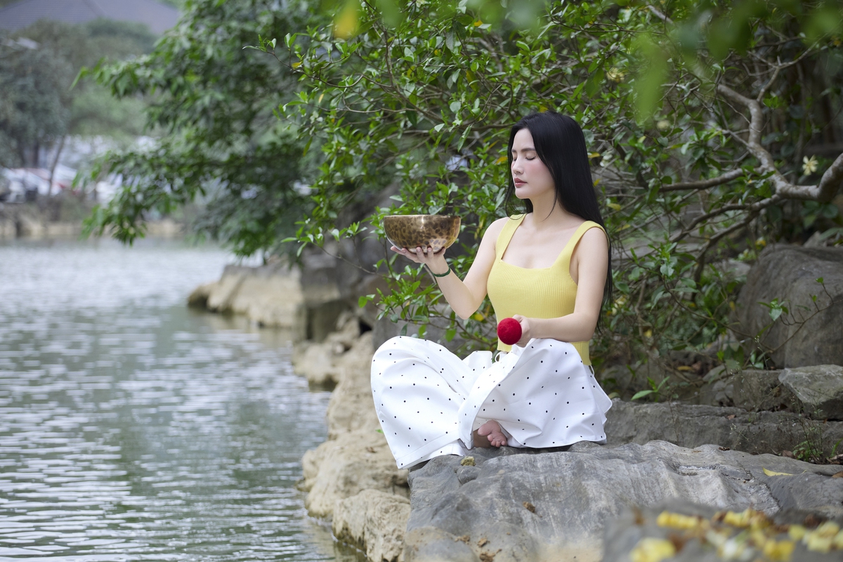 Hãy dành 10 phút thiền định mỗi ngày, lắng nghe hơi thở, để tâm trí được nghỉ ngơi hoàn toàn và năng lượng tự thân được tái tạo Hãy dành 10 phút thiền định mỗi ngày, lắng nghe hơi thở, để tâm trí được nghỉ ngơi hoàn toàn và năng lượng tự thân được tái tạo