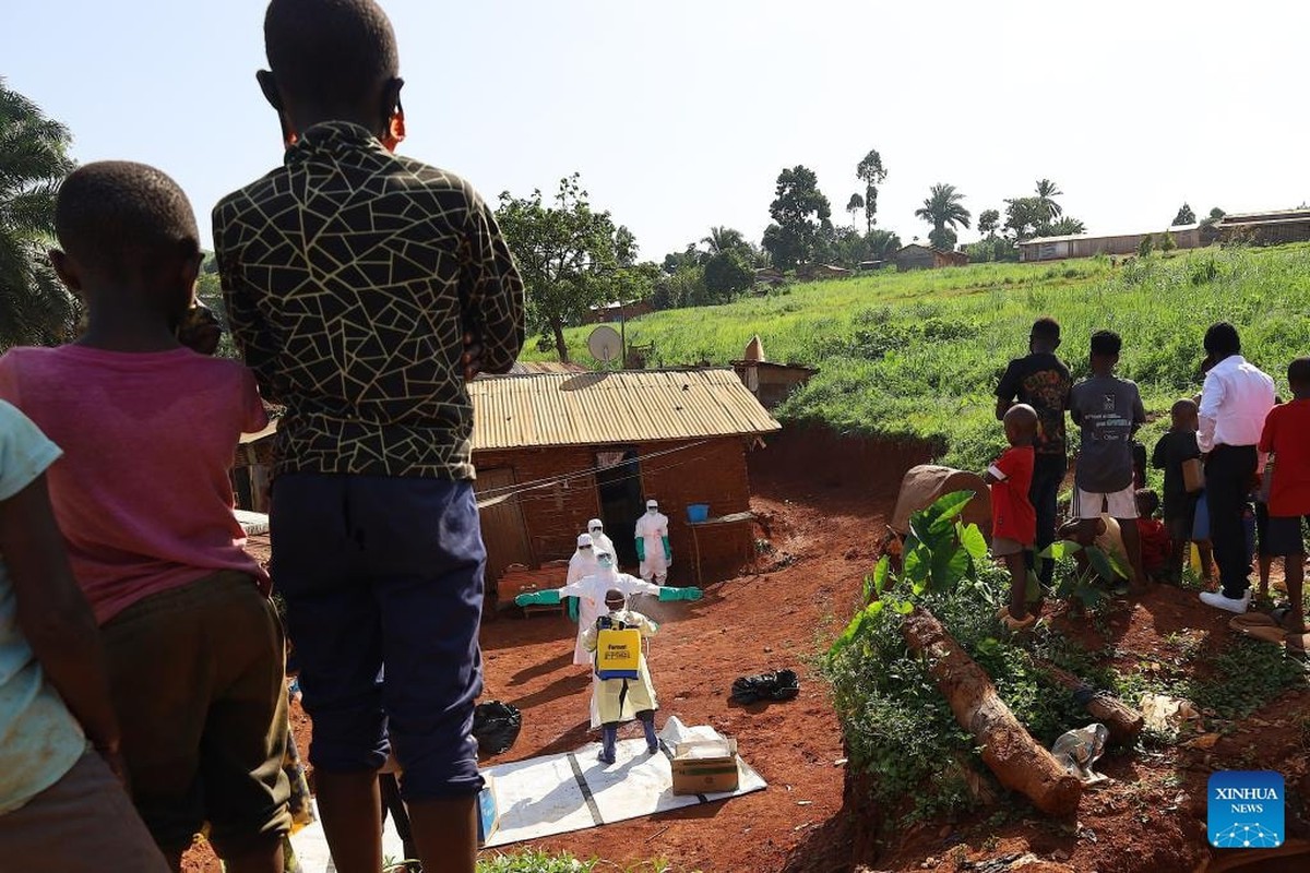 Thế giới báo động trước đợt bùng phát Ebola mới- Ảnh 1. Thế giới báo động trước đợt bùng phát Ebola mới- Ảnh 1.