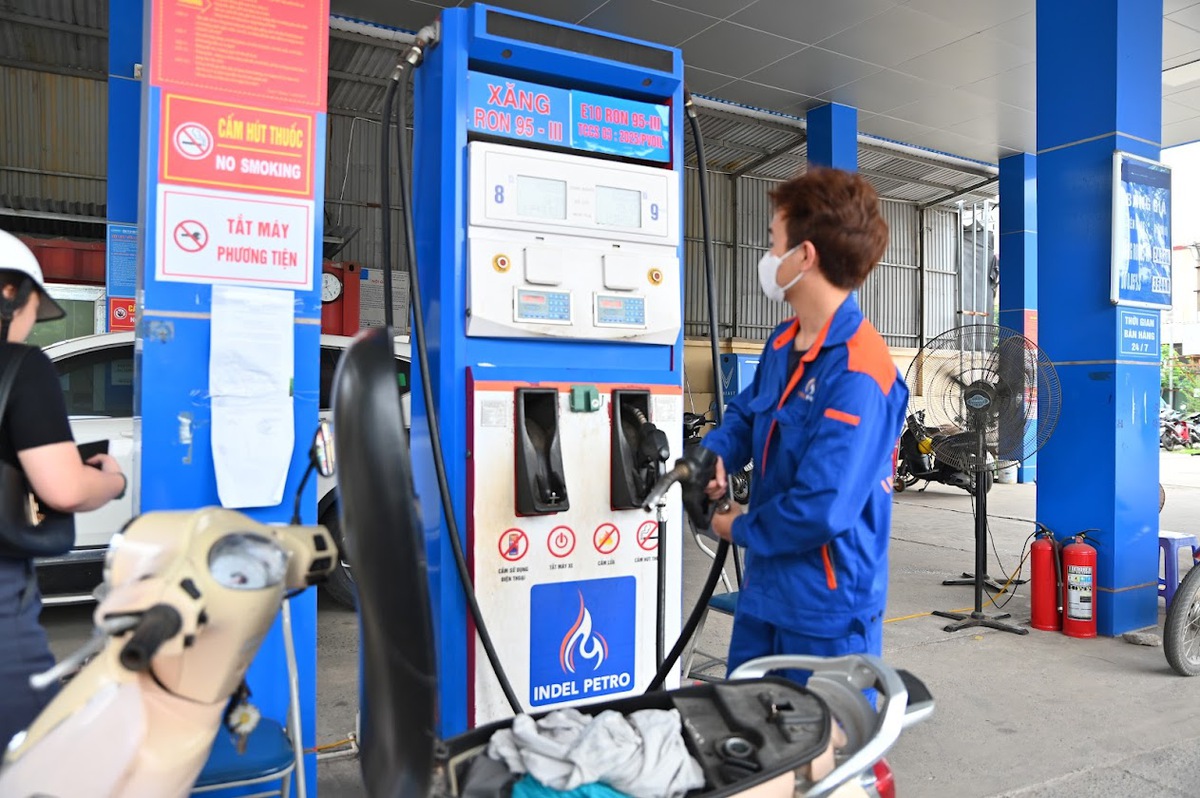 Giá xăng dầu đồng loạt điều chỉnh giảm từ 15h ngày 28/5- Ảnh 1. Giá xăng dầu đồng loạt điều chỉnh giảm từ 15h ngày 28/5- Ảnh 1.