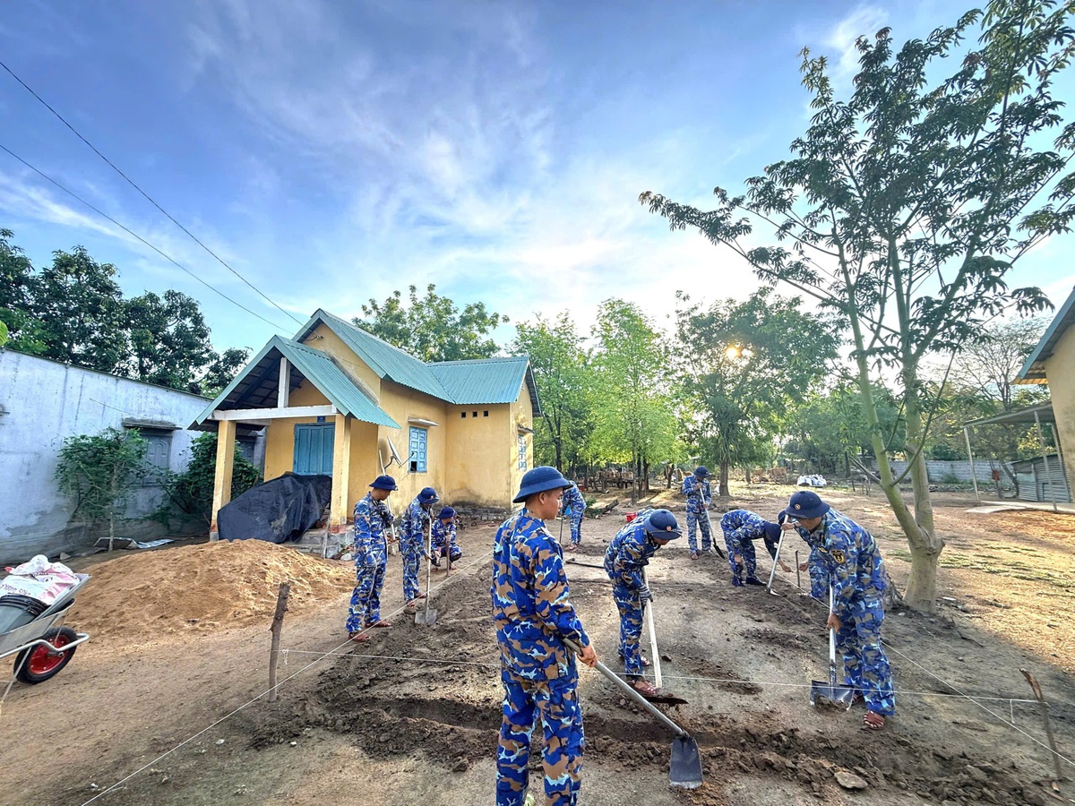 Lữ đoàn 101 hoàn thành mái ấm nghĩa tình trong thời gian ngắn nhất- Ảnh 1. Lữ đoàn 101 hoàn thành mái ấm nghĩa tình trong thời gian ngắn nhất- Ảnh 1.