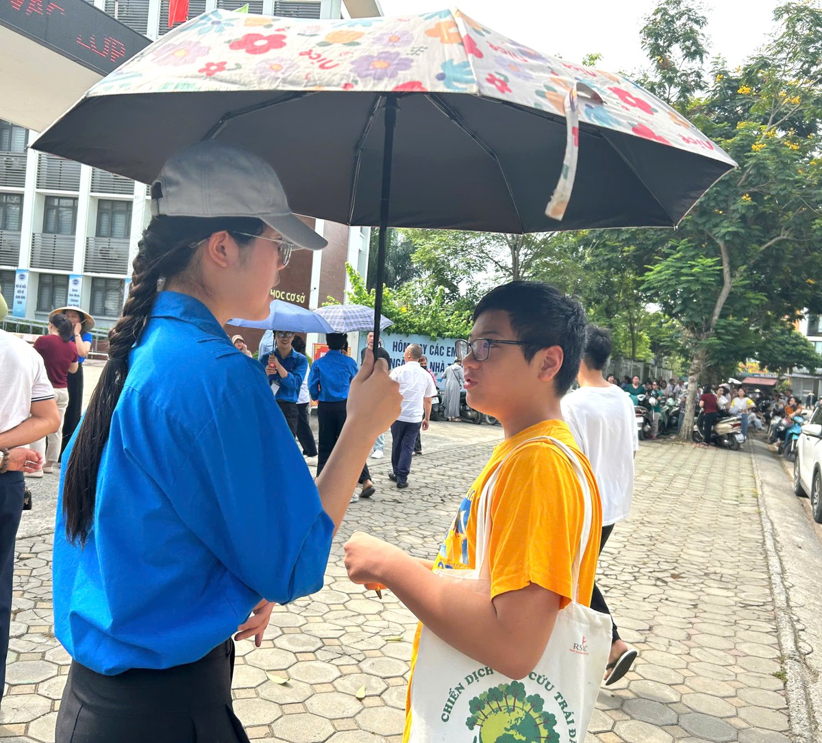 2 con thi chuyển cấp, mẹ vẫn “nhàn tênh” nhờ triết lý chọn trường “biết lùi để tiến”- Ảnh 2. 2 con thi chuyển cấp, mẹ vẫn “nhàn tênh” nhờ triết lý chọn trường “biết lùi để tiến”- Ảnh 2.