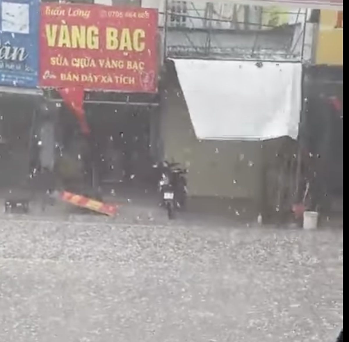 Cảnh báo mưa dông, mưa đá, lũ quét, gió giật mạnh ở khu vực Bắc và Trung bộ- Ảnh 4.