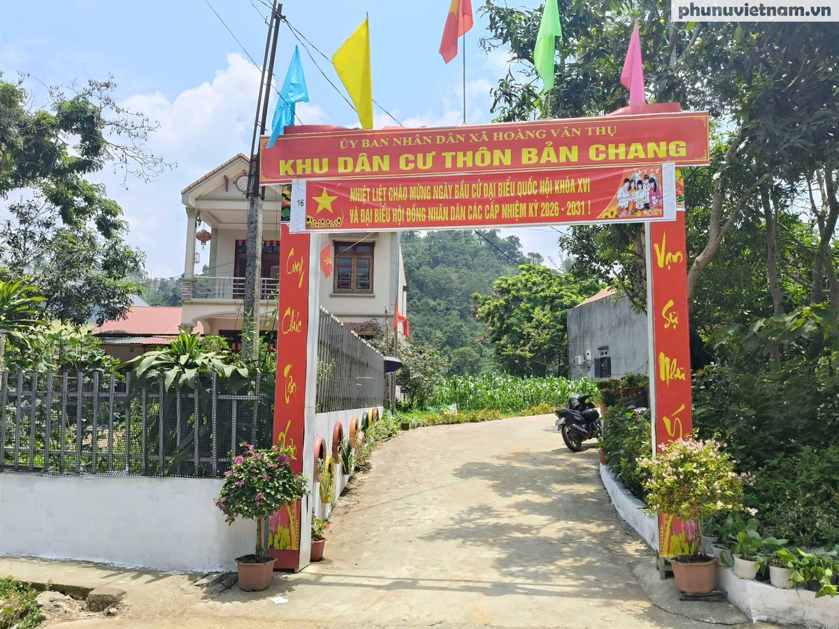 Phụ nữ xứ Lạng tô điểm đường quê vùng biên chào mừng Đại hội Phụ nữ toàn quốc XIV- Ảnh 10.