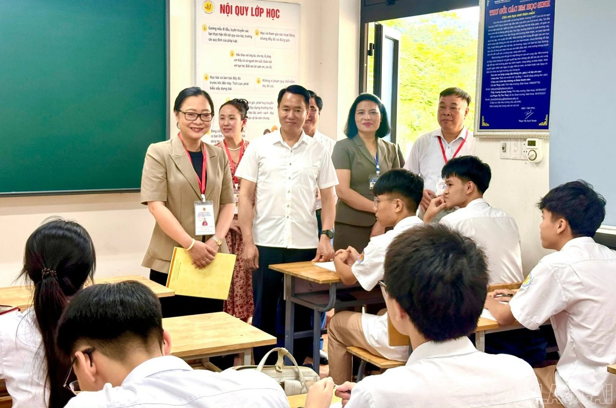 Bộ trưởng Bộ Giáo dục và Đào tạo lưu ý nguy cơ lợi dụng AI để gian lận thi tốt nghiệp THPT- Ảnh 2.