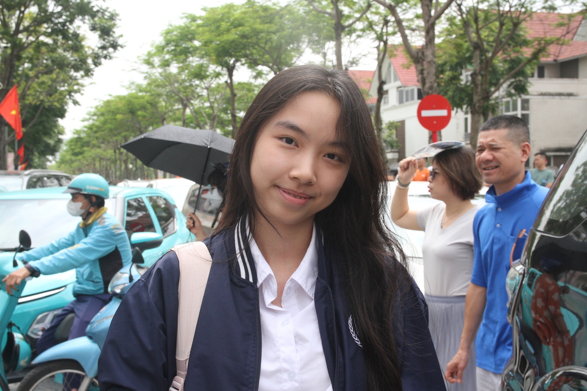 Thi vào lớp 10 ở Hà Nội: Thí sinh hào hứng với đề Ngữ văn, tự tin làm bài tốt- Ảnh 4.