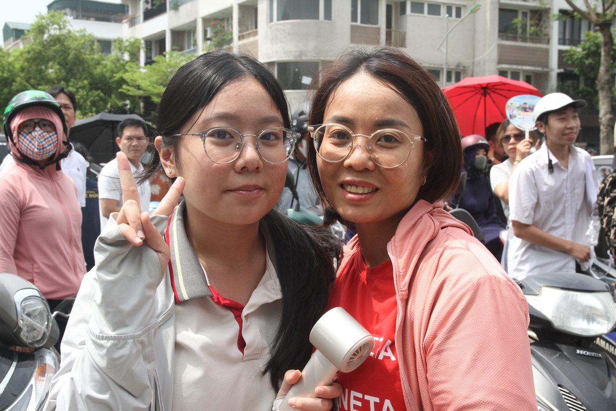 Thi vào lớp 10 ở Hà Nội: Thí sinh hào hứng với đề Ngữ văn, tự tin làm bài tốt- Ảnh 5.