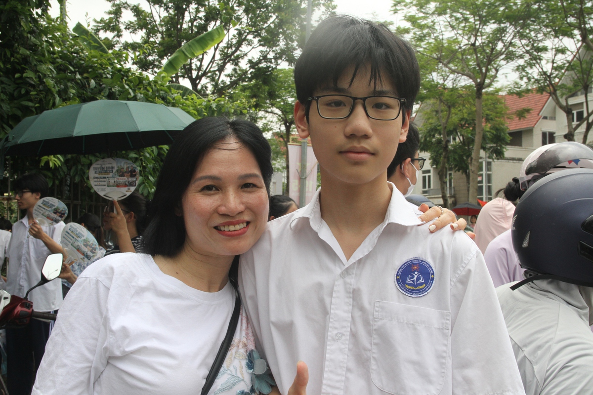 Thi vào lớp 10 ở Hà Nội: Thí sinh hào hứng với đề Ngữ văn, tự tin làm bài tốt- Ảnh 6.
