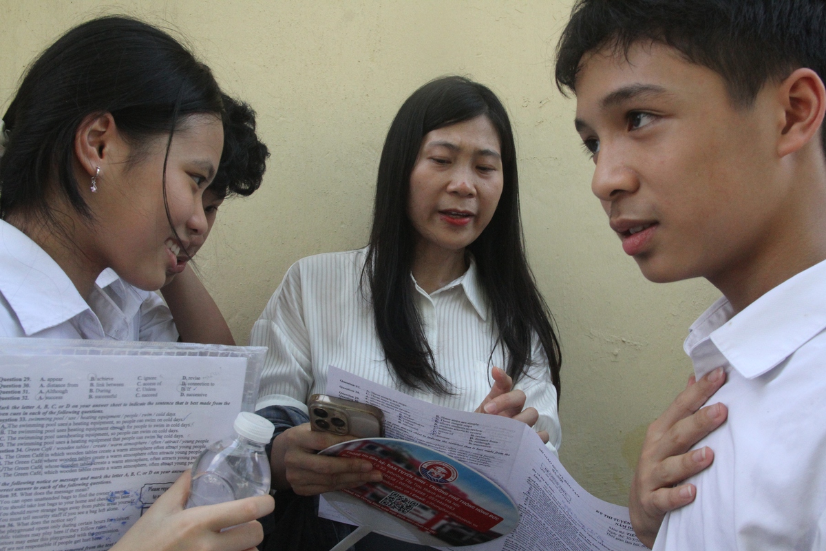 Đề thi Tiếng Anh vào lớp 10 Hà Nội: Thí sinh muốn đạt điểm cao phải hiểu ngữ cảnh và có khả năng suy luận- Ảnh 1.