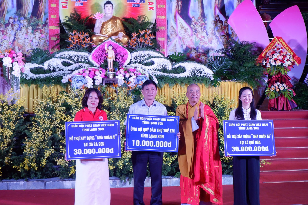 Lung linh Đại lễ Phật đản bên sông Kỳ Cùng - Ảnh 8.