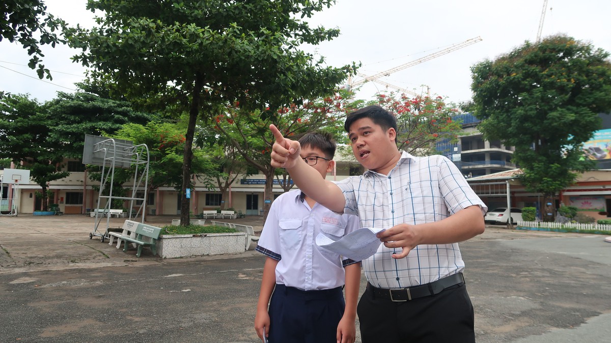 Hơn 150.000 học sinh tại TPHCM làm thủ tục thi vào lớp 10- Ảnh 6. Hơn 150.000 học sinh tại TPHCM làm thủ tục thi vào lớp 10- Ảnh 6.