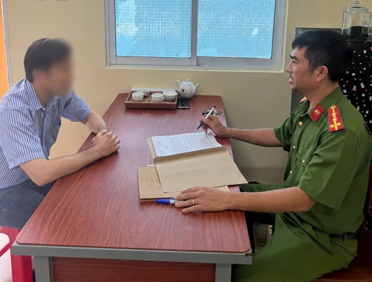 Cho công nhân vay lãi cao, giữ thẻ ATM nhận lương để thu hồi nợ- Ảnh 1.