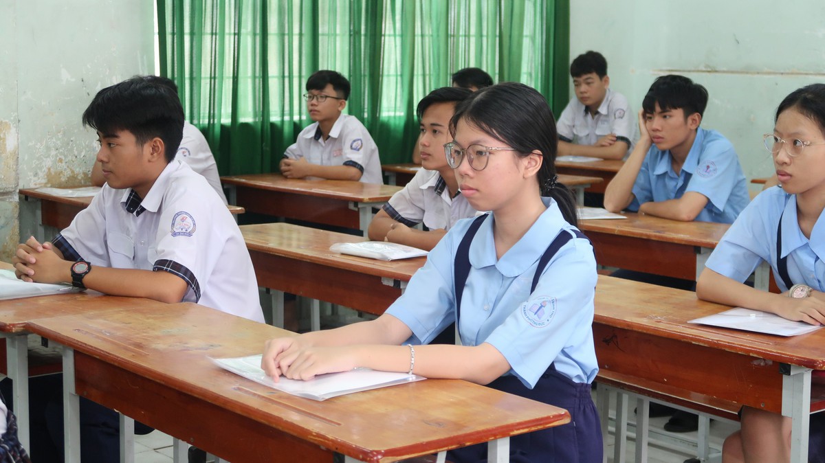 Hơn 150.000 học sinh tại TPHCM làm thủ tục thi vào lớp 10- Ảnh 12. Hơn 150.000 học sinh tại TPHCM làm thủ tục thi vào lớp 10- Ảnh 12.