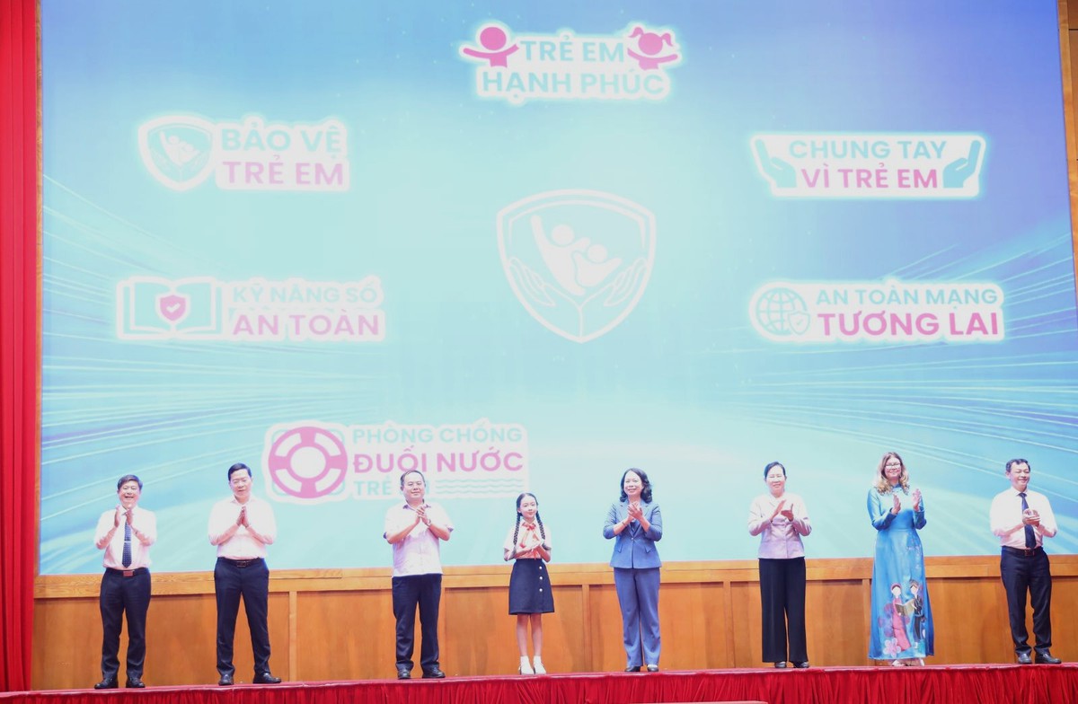 Trẻ em hạnh phúc, an toàn, vững bước trong kỷ nguyên số- Ảnh 1. Trẻ em hạnh phúc, an toàn, vững bước trong kỷ nguyên số- Ảnh 1.