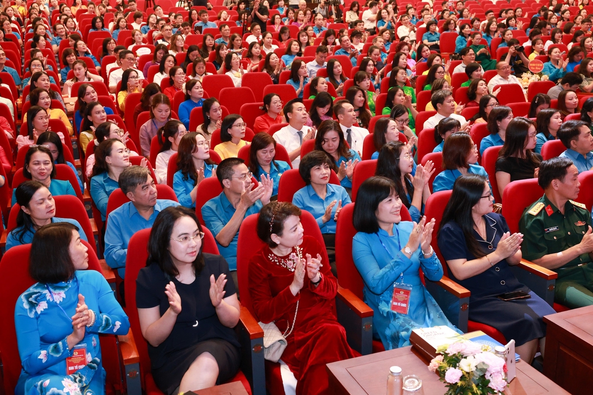 Dấu ấn Công đoàn Việt Nam 2023 - 2026: Nữ công nhân, viên chức, lao động khẳng định vai trò trong thời kỳ mới- Ảnh 7. Dấu ấn Công đoàn Việt Nam 2023 - 2026: Nữ công nhân, viên chức, lao động khẳng định vai trò trong thời kỳ mới- Ảnh 7.