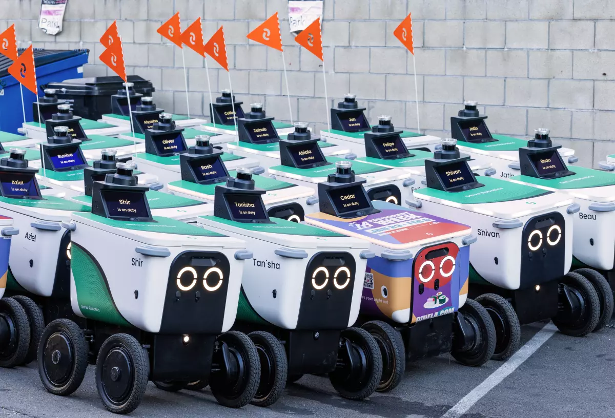 Robot giao hàng và cuộc cạnh tranh vỉa hè tại Los Angeles- Ảnh 3. Robot giao hàng và cuộc cạnh tranh vỉa hè tại Los Angeles- Ảnh 3.