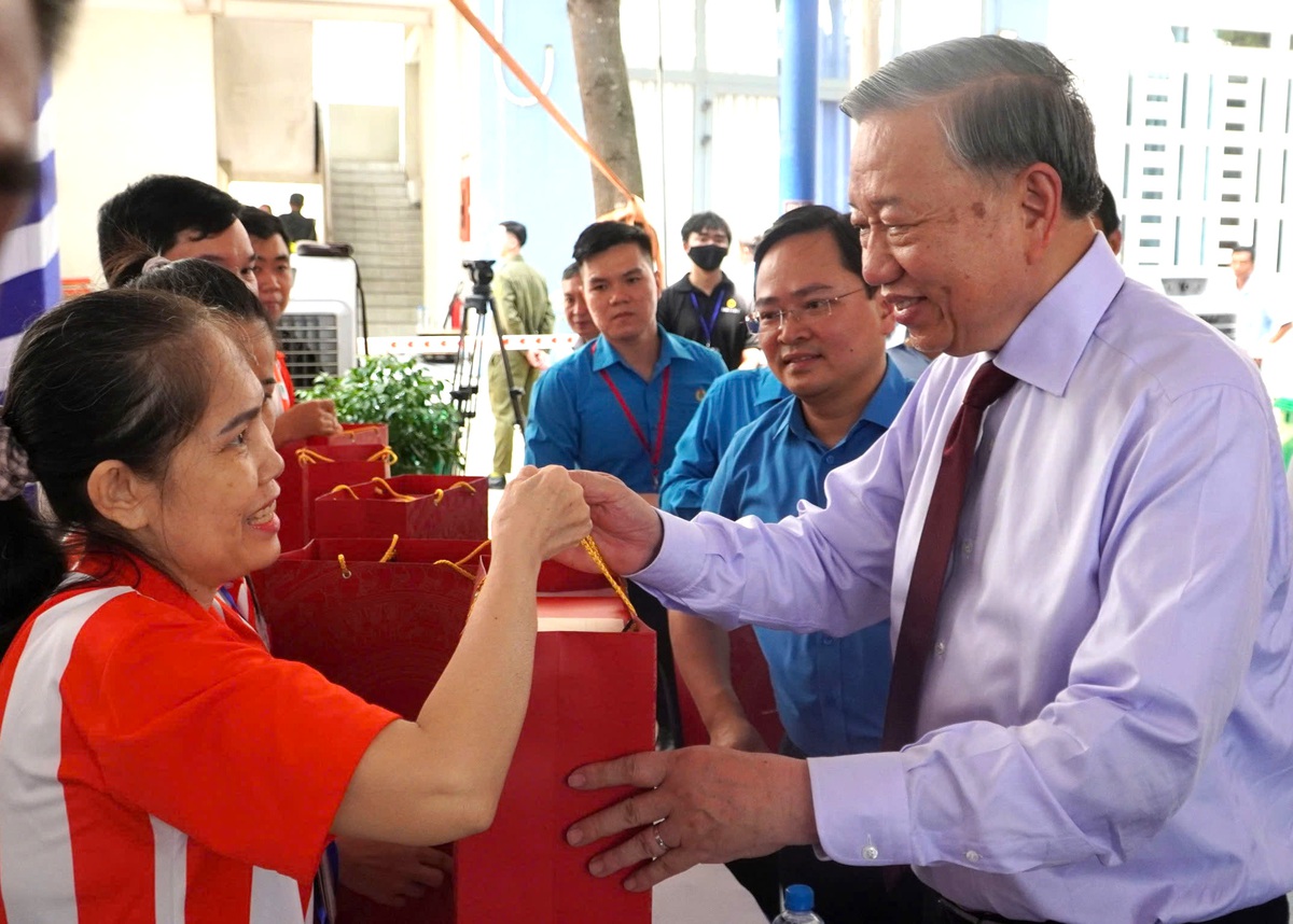 Công đoàn TPHCM phối hợp xây 50.000 căn nhà cho công nhân- Ảnh 1.