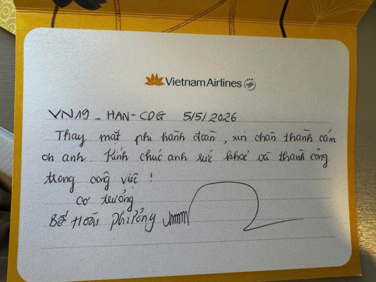 Bác sĩ Bệnh viện Bạch Mai kịp thời cấp cứu ca liệt mặt trên chuyến bay Hà Nội - Paris- Ảnh 1.