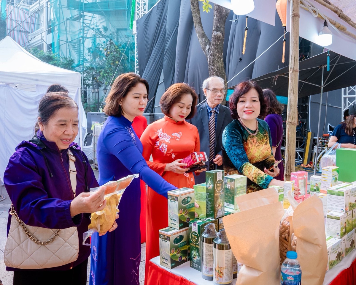 Kỳ vọng Mặt trận là "trục kết nối" doanh nghiệp nữ với chuỗi cung ứng lớn, tiếp cận thị trường mới- Ảnh 2.