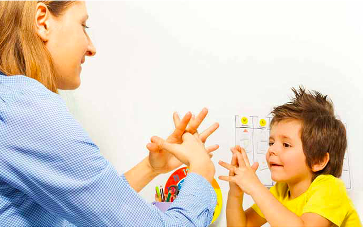 Người mẹ bỏ lại sự nghiệp để bước vào thế giới của con tự kỷ- Ảnh 1.