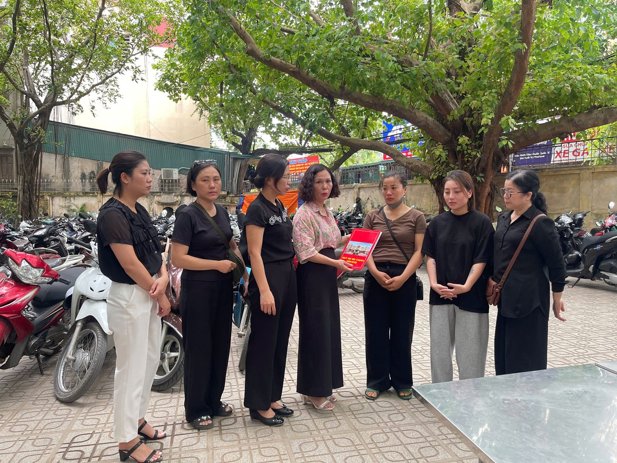 Vụ bé gái 4 tuổi bị bạo hành: Hội LHPN phường Phú Diễn vào cuộc hỗ trợ gia đình- Ảnh 2.