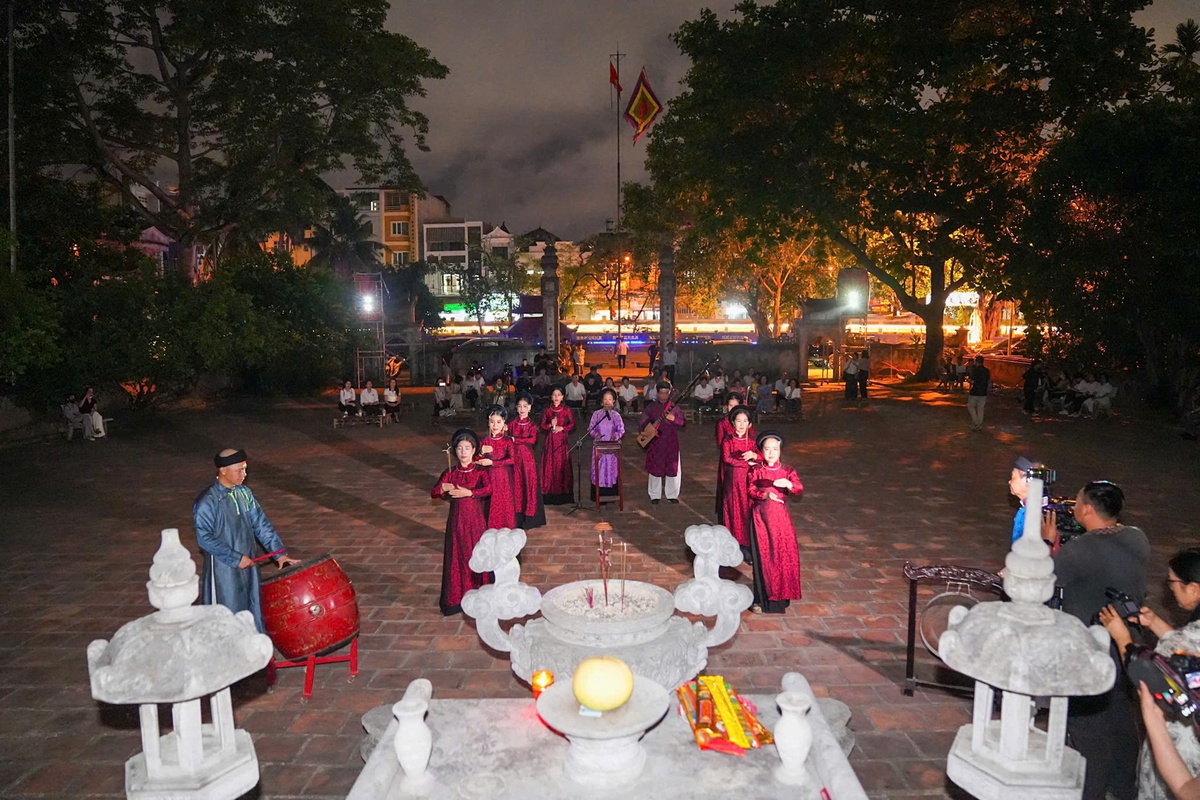 Hải Phòng: Du lịch đêm được nâng tầm qua nhiều hoạt động tại Lễ hội Hoa Phượng Đỏ- Ảnh 1.