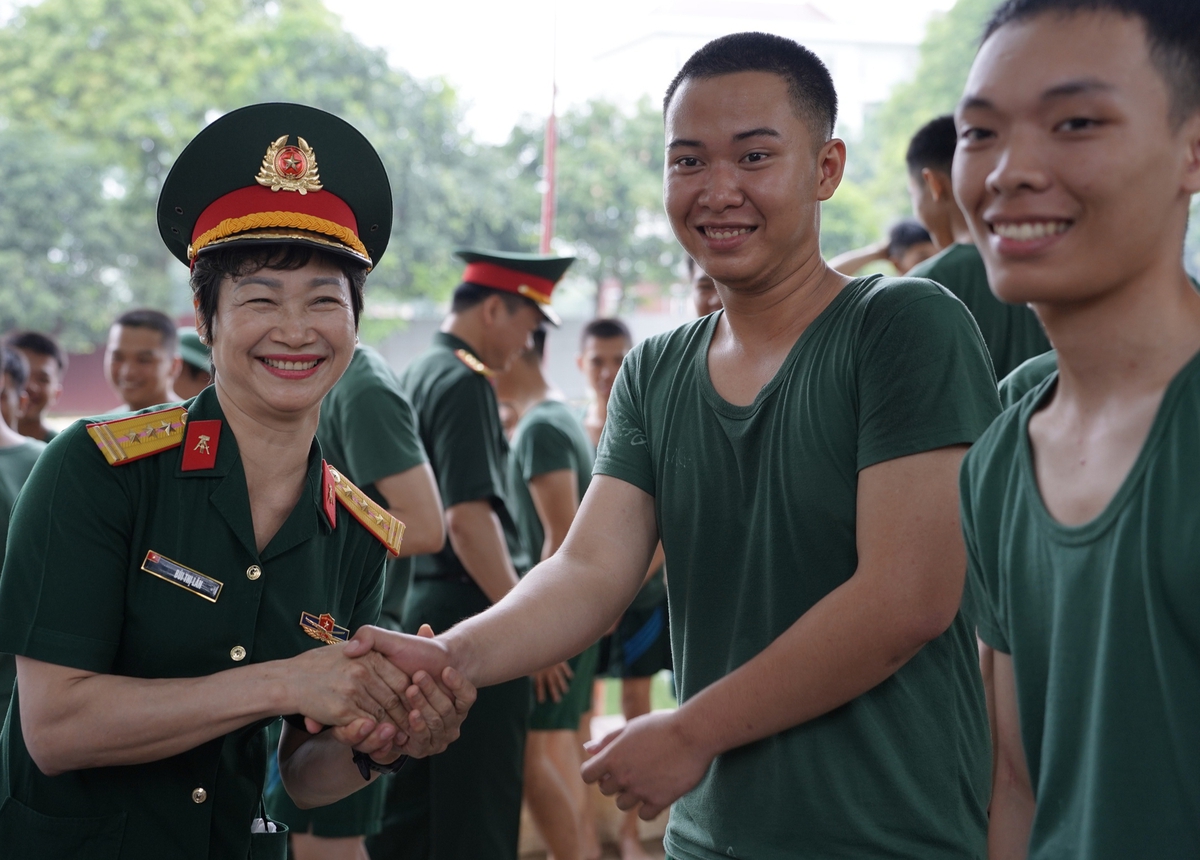 Thao trường đổ mồ hôi, tình đồng đội đong đầy- Ảnh 6.