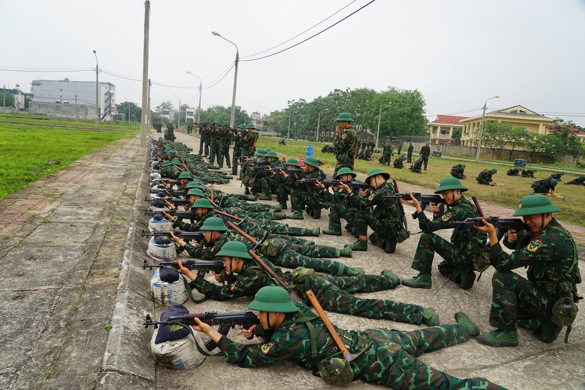Thao trường đổ mồ hôi, tình đồng đội đong đầy- Ảnh 2.