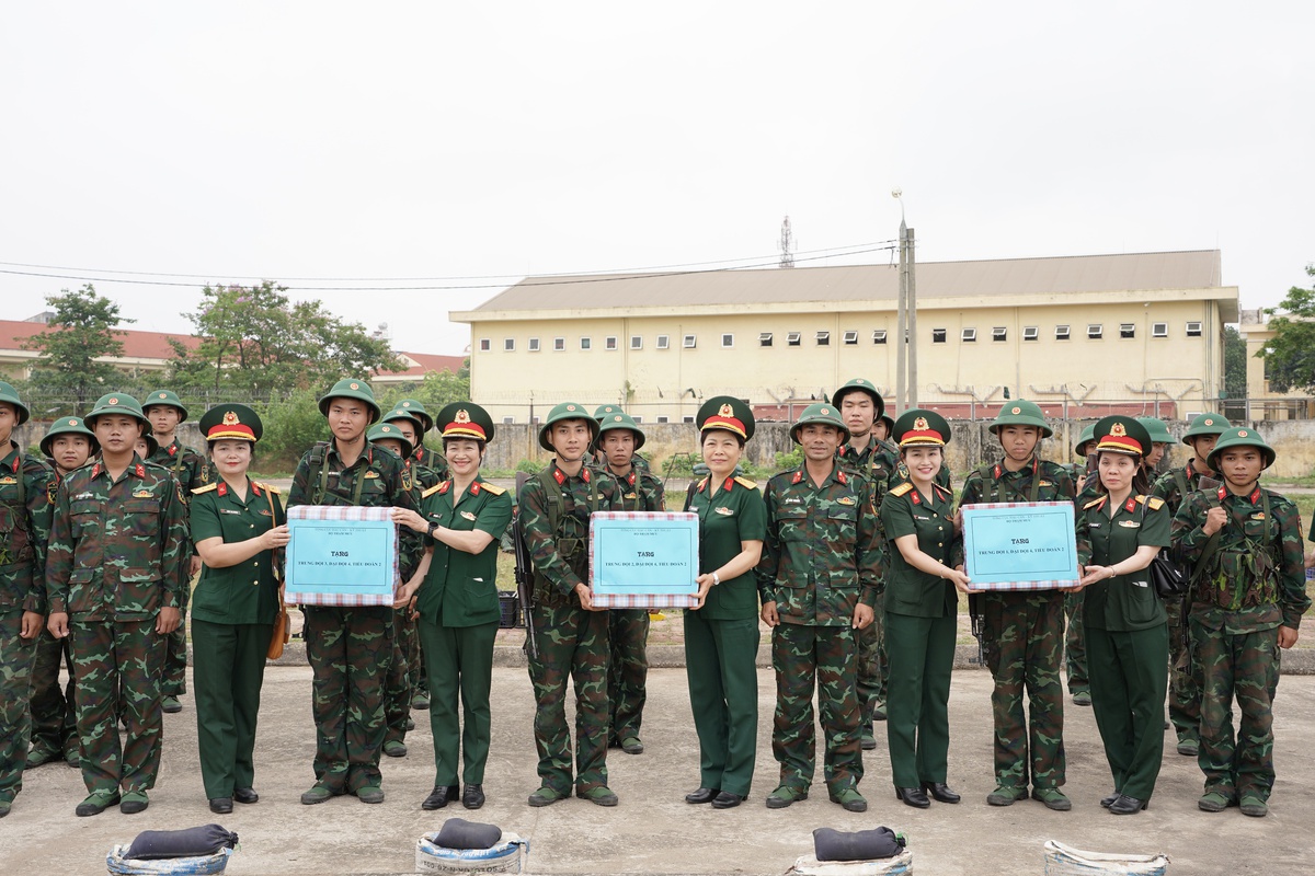 Thao trường đổ mồ hôi, tình đồng đội đong đầy- Ảnh 8.