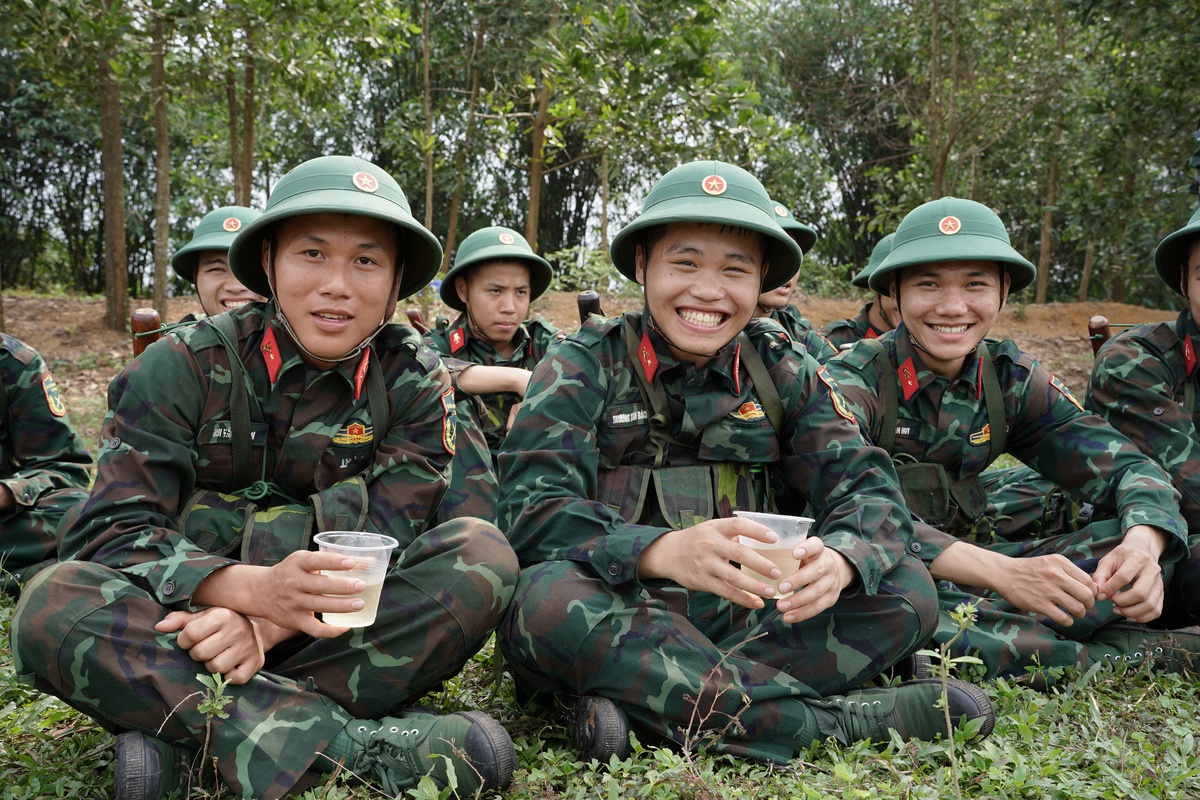Thao trường đổ mồ hôi, tình đồng đội đong đầy- Ảnh 5.