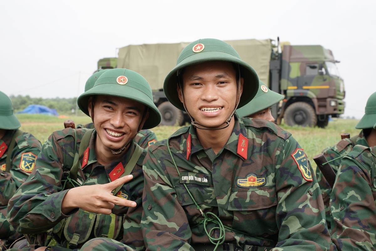 Thao trường đổ mồ hôi, tình đồng đội đong đầy- Ảnh 4.