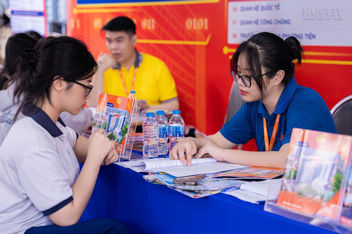 HUFLIT xét học bạ nhận học bổng từ 15/4- Ảnh 1.