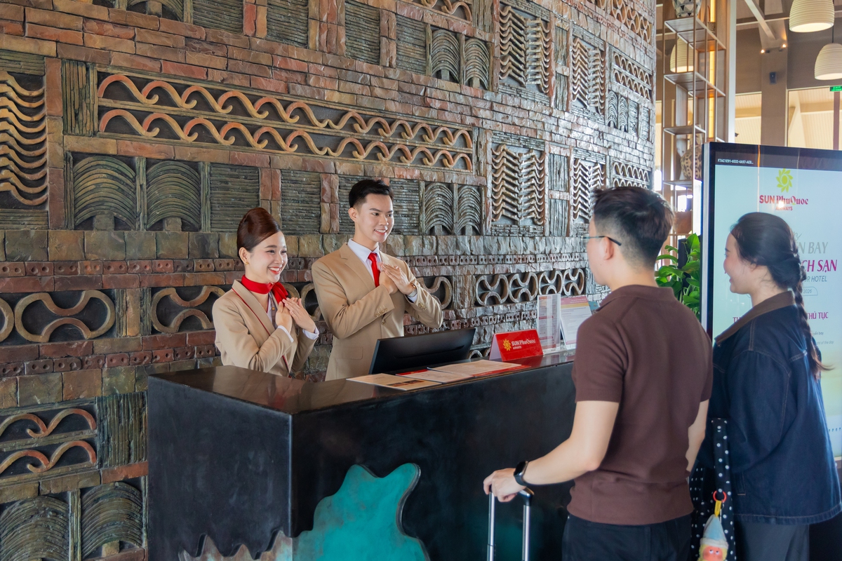 Hành khách rời Phú Quốc có thể làm thủ tục, nhận thẻ lên máy bay và ký gửi hành lý ngay tại khách sạn- Ảnh 1.