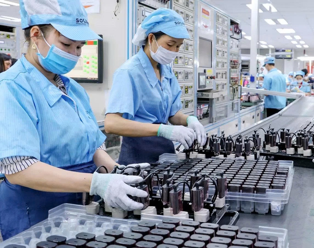 Kinh tế Việt Nam giữ đà tăng trưởng, áp lực đạt mục tiêu 2 con số gia tăng- Ảnh 1.