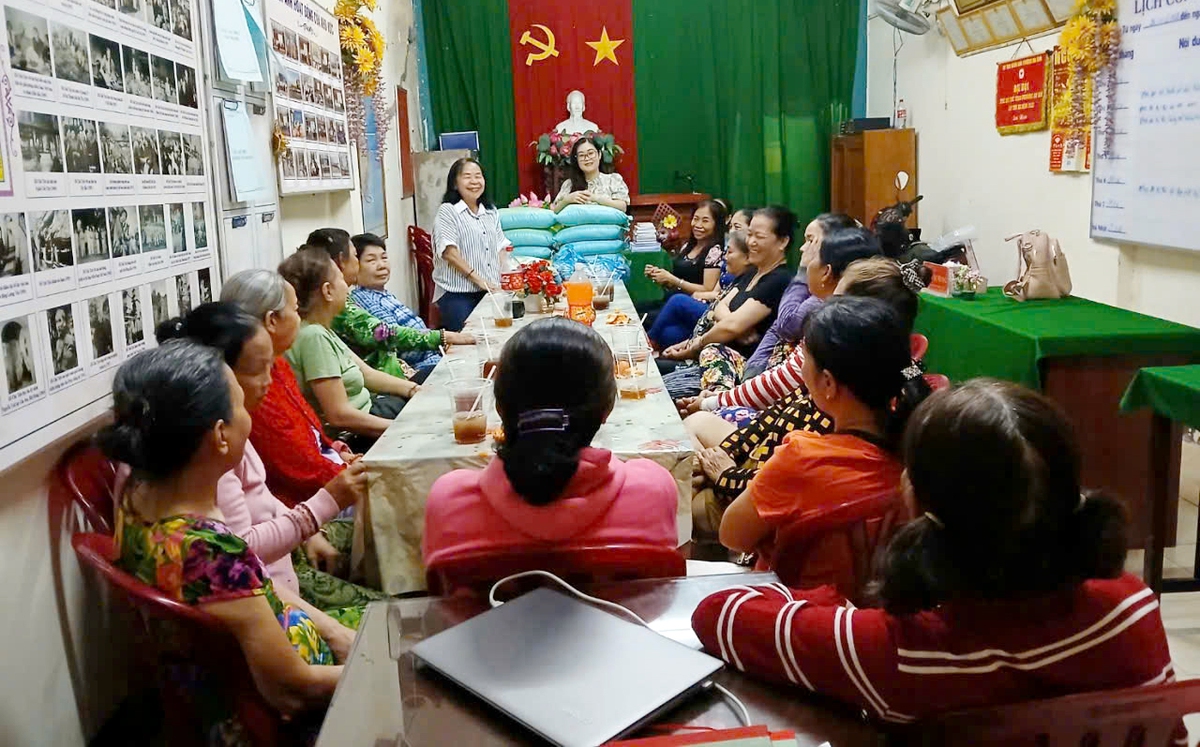 Phụ nữ Cần Thơ bảo vệ nền tảng tư tưởng của Đảng: Bài 1 - Từ tuyên truyền miệng đến không gian mạng- Ảnh 1. Phụ nữ Cần Thơ bảo vệ nền tảng tư tưởng của Đảng: Bài 1 - Từ tuyên truyền miệng đến không gian mạng- Ảnh 1.
