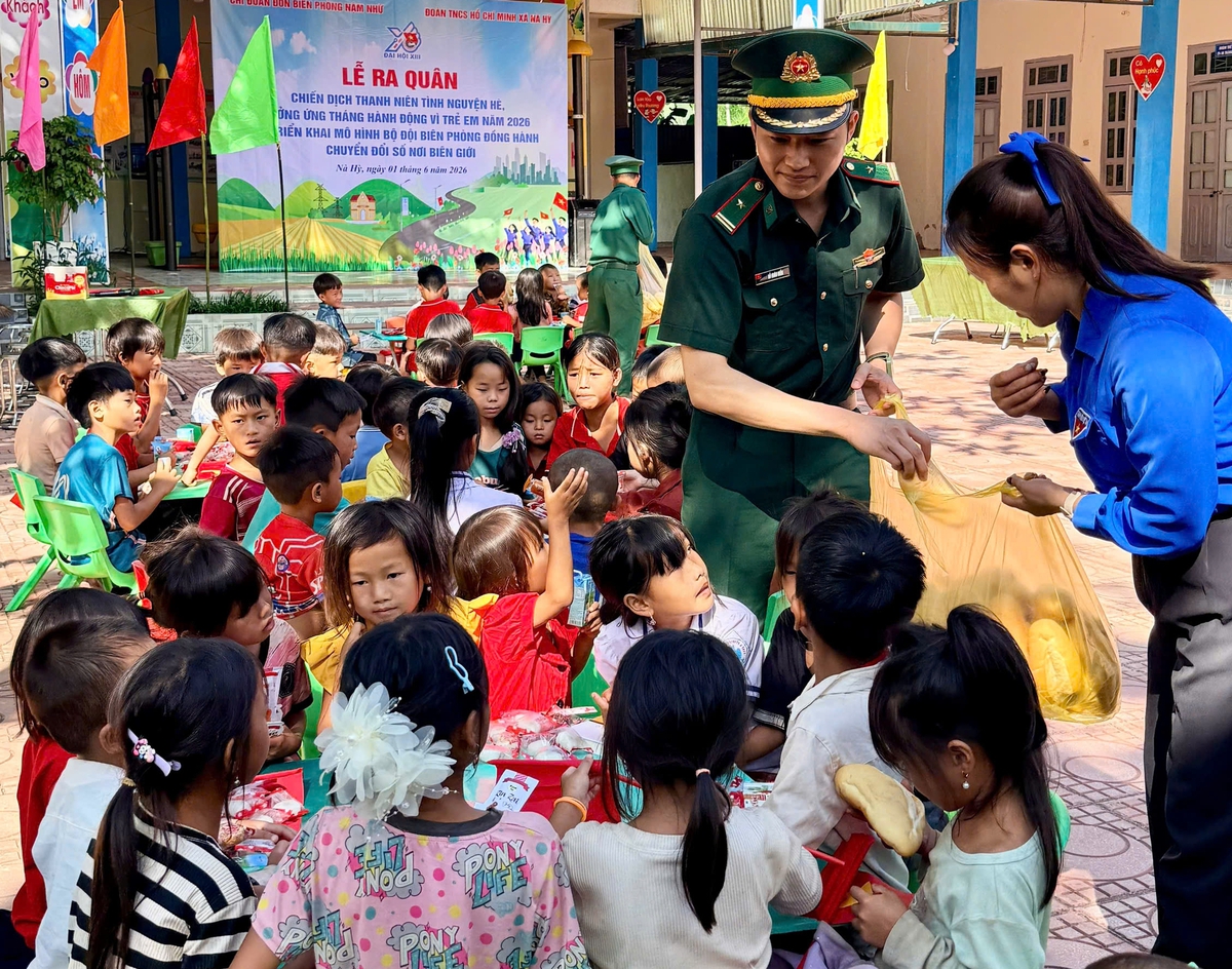 Điện Biên: Mang Tết Thiếu nhi ấm áp đến trẻ em vùng biên giới- Ảnh 1. Điện Biên: Mang Tết Thiếu nhi ấm áp đến trẻ em vùng biên giới- Ảnh 1.