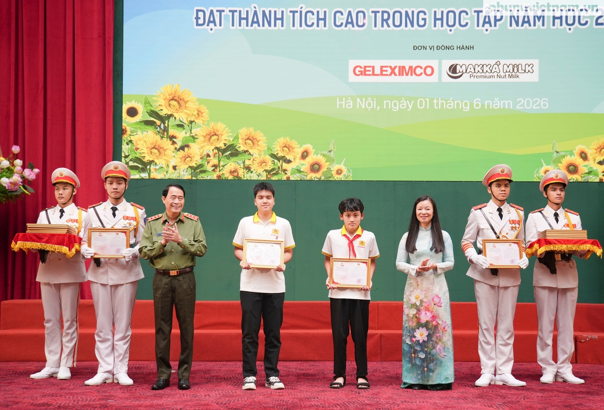 Bộ Công an gặp mặt, biểu dương 150 con cán bộ, chiến sĩ, thương binh, liệt sĩ, con đỡ đầu- Ảnh 13. Bộ Công an gặp mặt, biểu dương 150 con cán bộ, chiến sĩ, thương binh, liệt sĩ, con đỡ đầu- Ảnh 13.