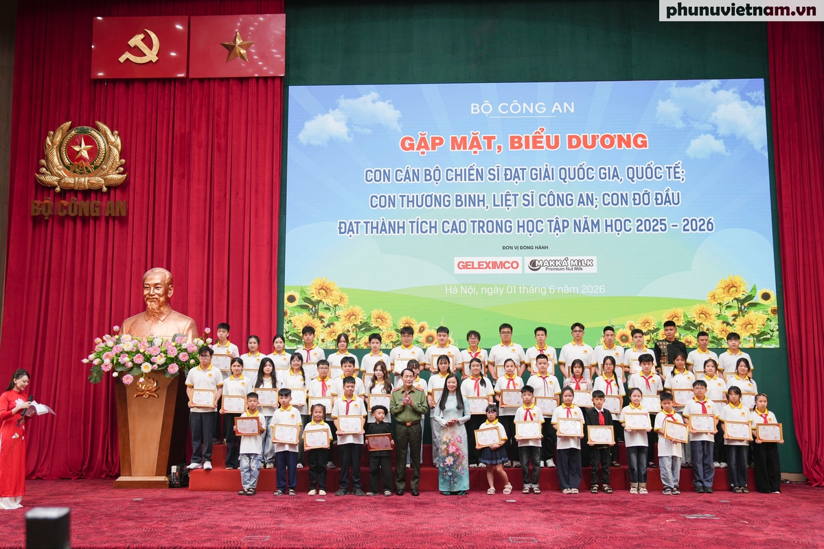 Bộ Công an gặp mặt, biểu dương 150 con cán bộ, chiến sĩ, thương binh, liệt sĩ, con đỡ đầu- Ảnh 15. Bộ Công an gặp mặt, biểu dương 150 con cán bộ, chiến sĩ, thương binh, liệt sĩ, con đỡ đầu- Ảnh 15.
