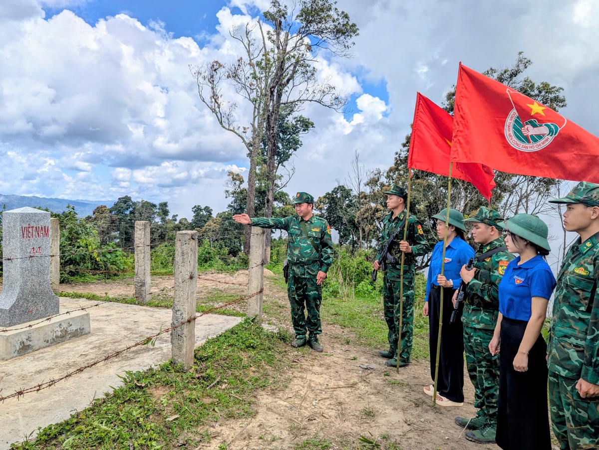 Điện Biên: Mang Tết Thiếu nhi ấm áp đến trẻ em vùng biên giới- Ảnh 2. Điện Biên: Mang Tết Thiếu nhi ấm áp đến trẻ em vùng biên giới- Ảnh 2.