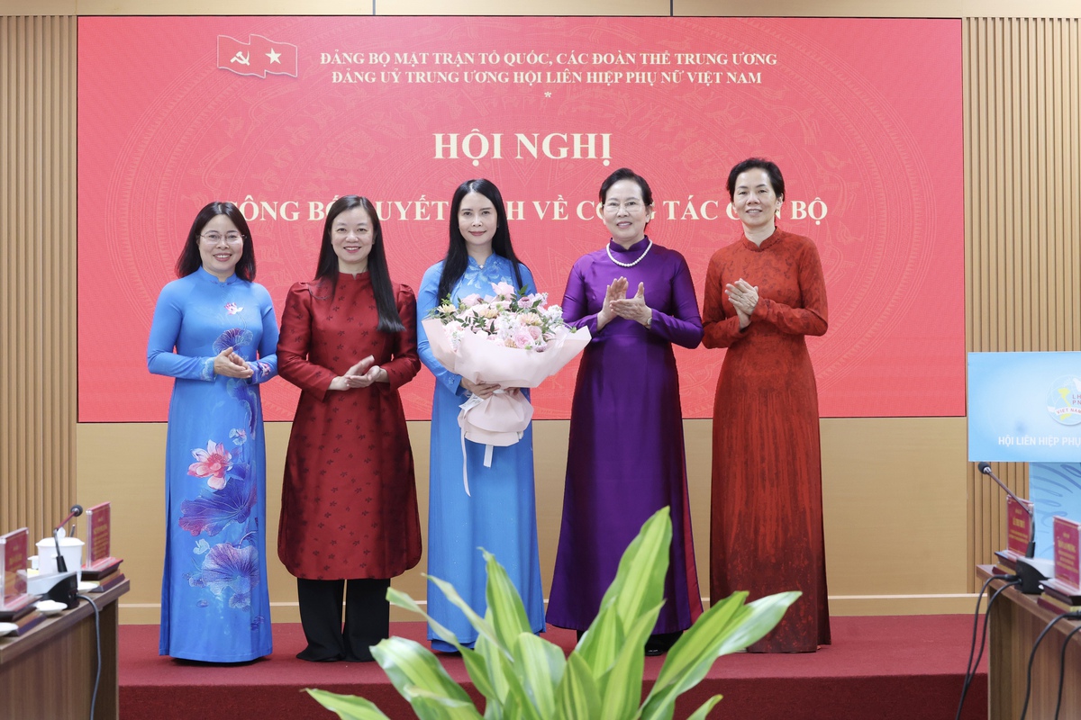 Đồng chí Trần Lan Phương giữ chức Phó Bí thư Thường trực Đảng ủy Trung ương Hội LHPN Việt Nam- Ảnh 6.