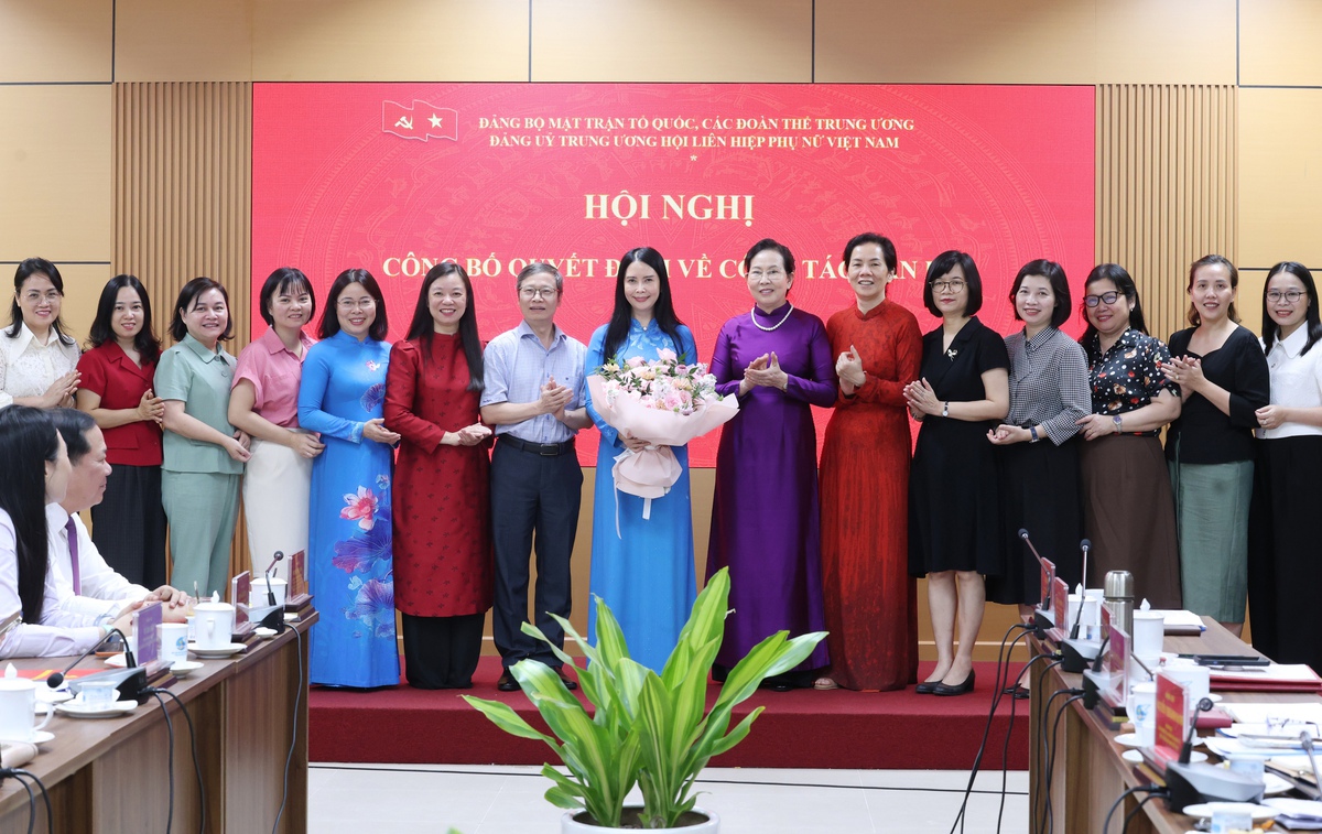 Đồng chí Trần Lan Phương giữ chức Phó Bí thư Thường trực Đảng ủy Trung ương Hội LHPN Việt Nam- Ảnh 7.