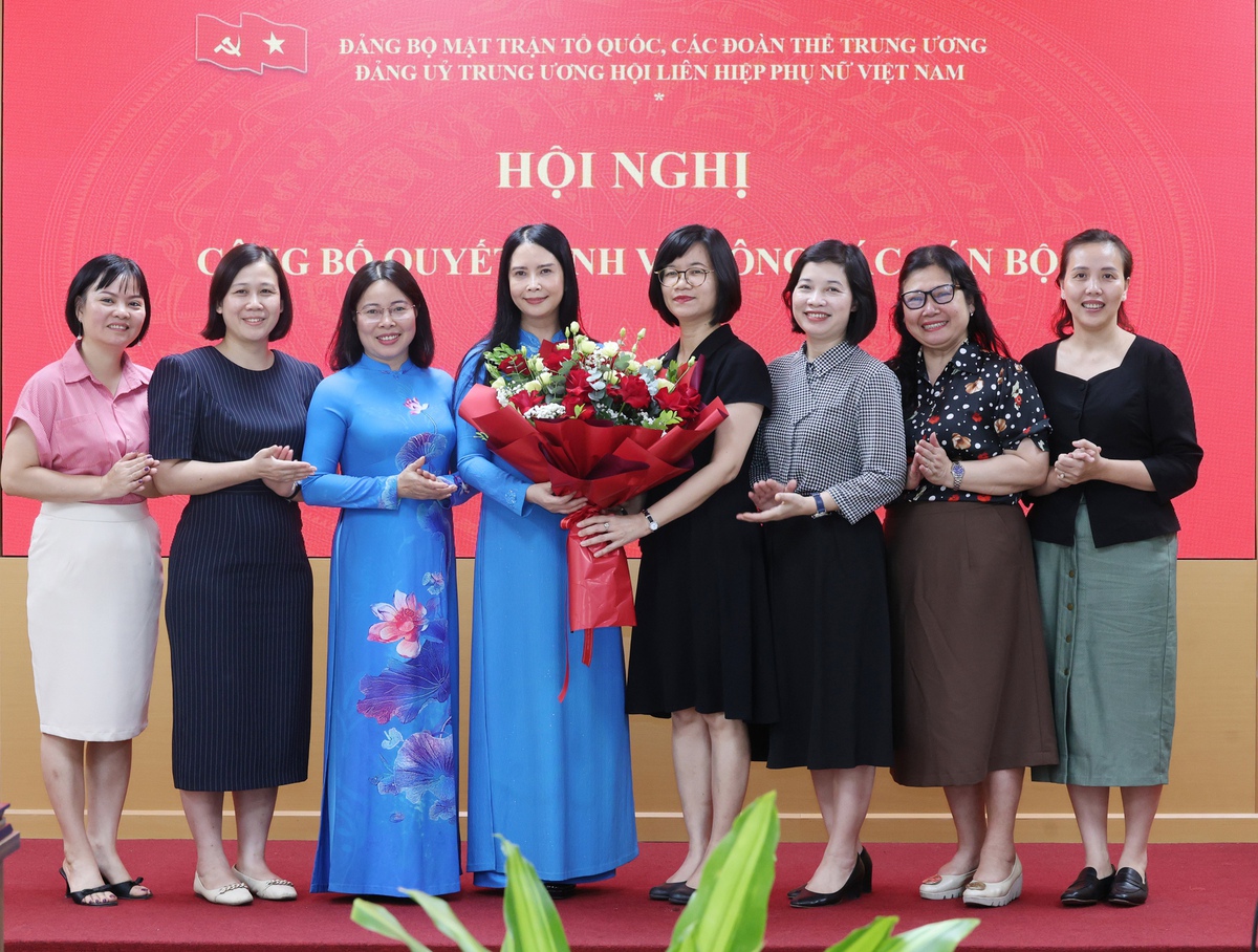 Đồng chí Trần Lan Phương giữ chức Phó Bí thư Thường trực Đảng ủy Trung ương Hội LHPN Việt Nam- Ảnh 8.