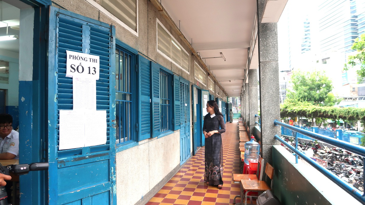 Thi vào lớp 10 tại TPHCM: Thí sinh nhận xét đề môn tiếng Anh "nhẹ nhàng hơn dự đoán"- Ảnh 1. Thi vào lớp 10 tại TPHCM: Thí sinh nhận xét đề môn tiếng Anh "nhẹ nhàng hơn dự đoán"- Ảnh 1.