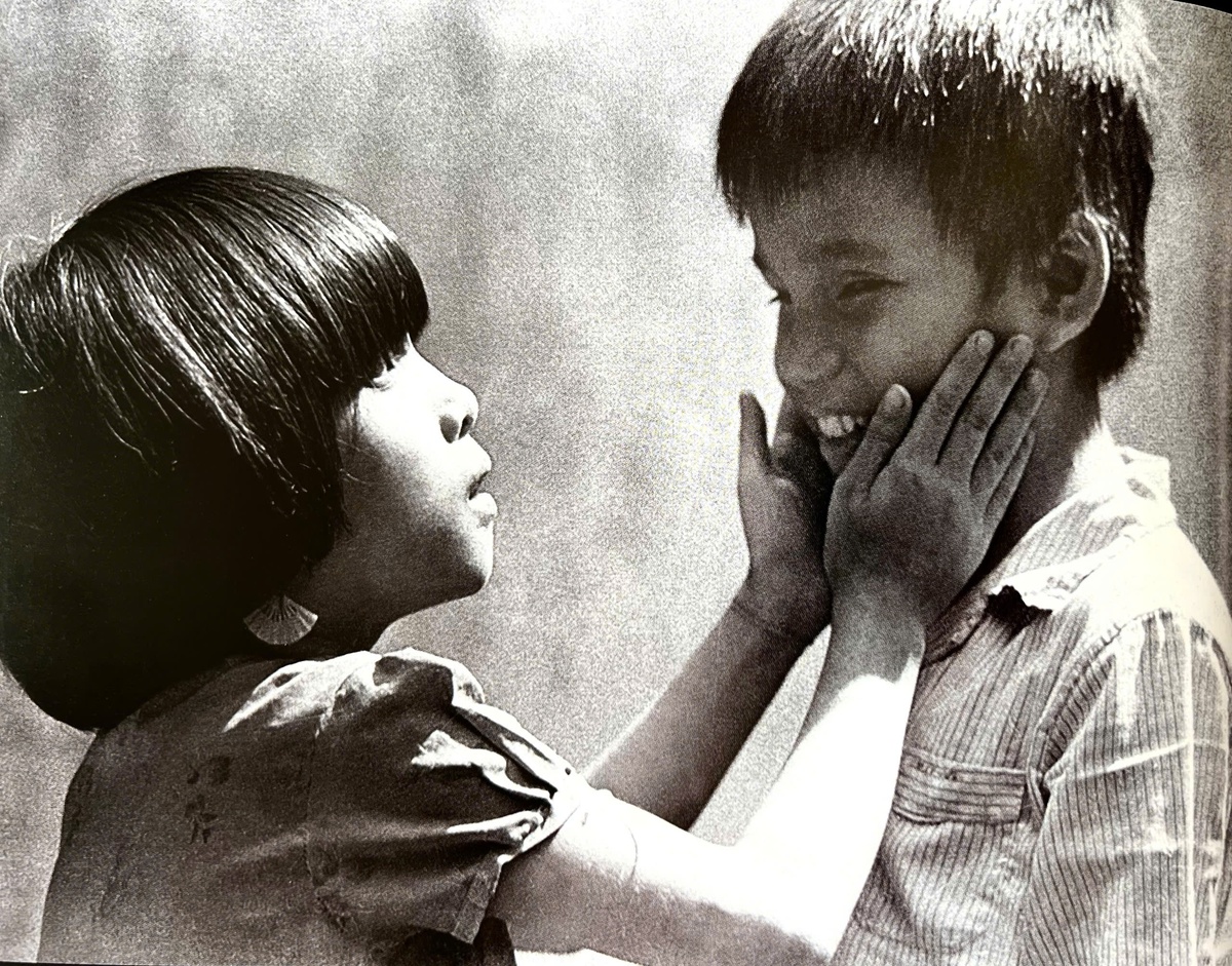 Nghệ sĩ Bá Hân: Hơn 20 năm gắn bó với dự án nhiếp ảnh cho trẻ em Việt Nam- Ảnh 1.