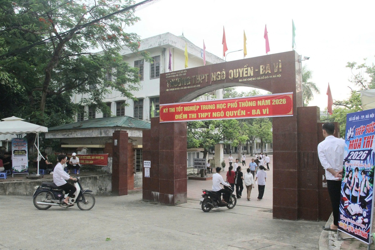 Sáng nay, hơn 1,2 triệu thí sinh bước vào môn đầu tiên kỳ thi tốt nghiệp THPT năm 2026- Ảnh 1. Sáng nay, hơn 1,2 triệu thí sinh bước vào môn đầu tiên kỳ thi tốt nghiệp THPT năm 2026- Ảnh 1.