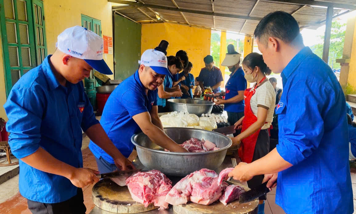 Điện Biên: Xã biên giới "Tiếp sức mùa thi" bằng bữa ăn ấm tình người- Ảnh 2. Điện Biên: Xã biên giới "Tiếp sức mùa thi" bằng bữa ăn ấm tình người- Ảnh 2.