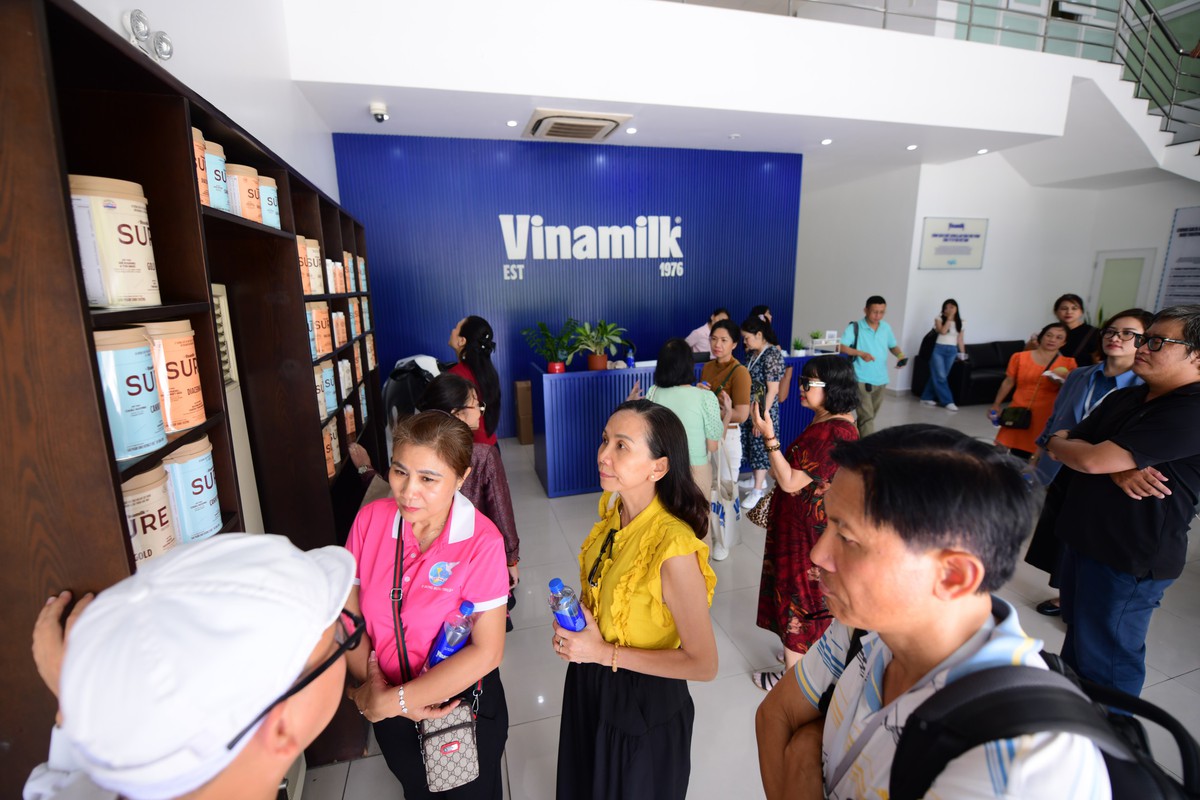 Vinamilk đón thế hệ “đồng niên” tham quan nhà máy với lời hứa chăm sóc sức khỏe bằng dinh dưỡng chất lượng- Ảnh 1.