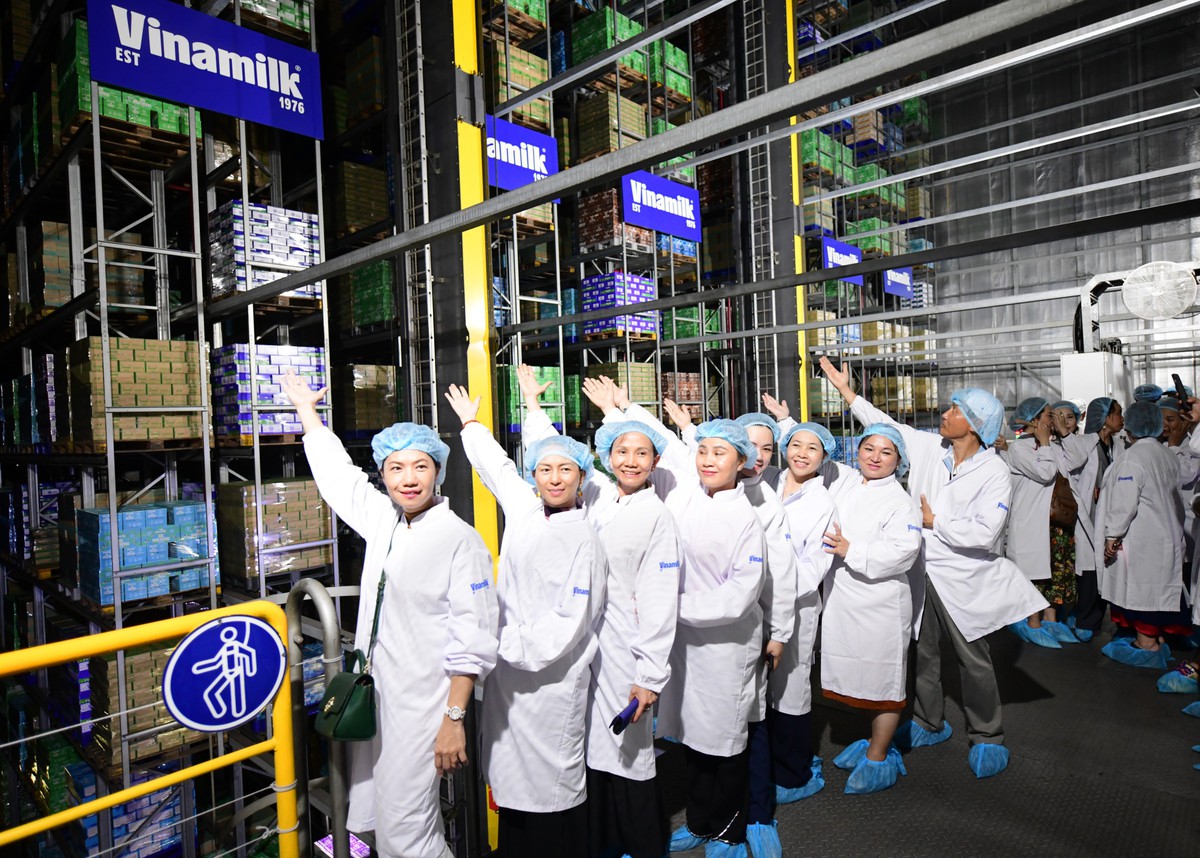 Vinamilk đón thế hệ “đồng niên” tham quan nhà máy với lời hứa chăm sóc sức khỏe bằng dinh dưỡng chất lượng- Ảnh 3.